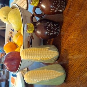 2 sets salt & pepper shackers